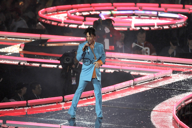 Prince performing in February 2007