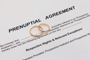 Prenuptial-agreement-form-with-two-wedding-rings