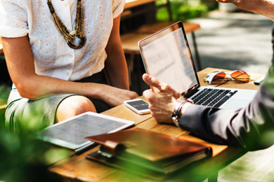 entrepreneurs discussing the differences between a sole proprietorship vs an LLC