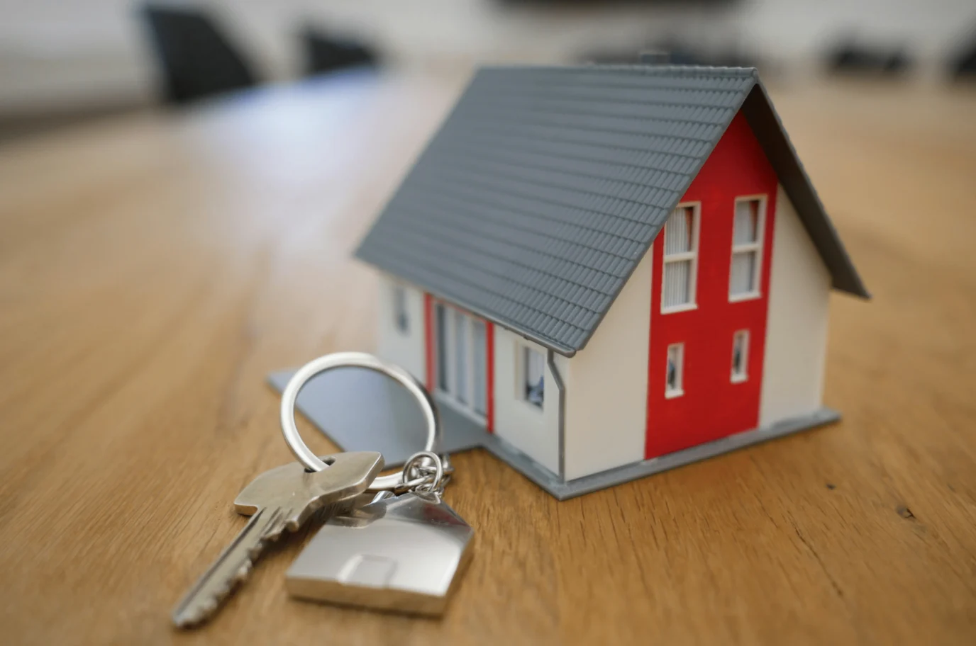 Image of house and keys on a desk