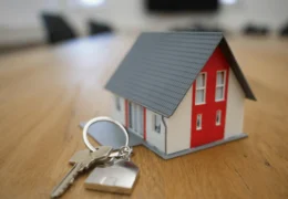 Image of house and keys on a desk
